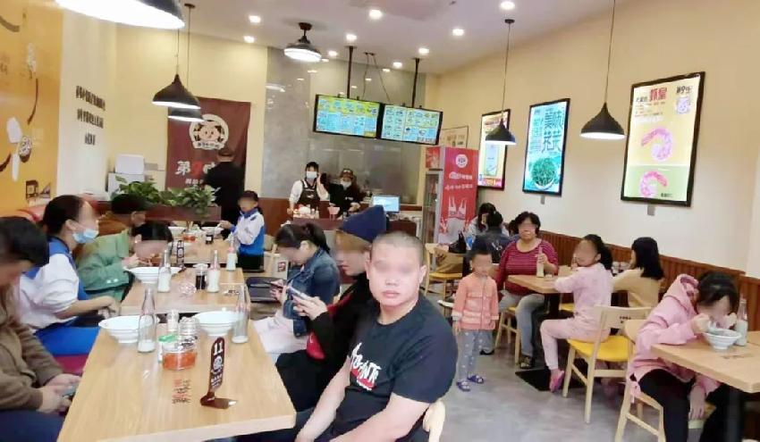 小馄饨有多种口味可选,小馄饨大生意