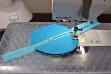 旧衣服做的拉链包,旧衣服拆开能做什么用途