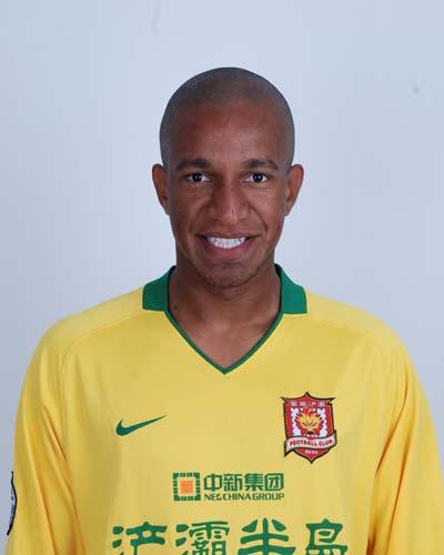 足球记忆中的中国队员,巴西外援维森特