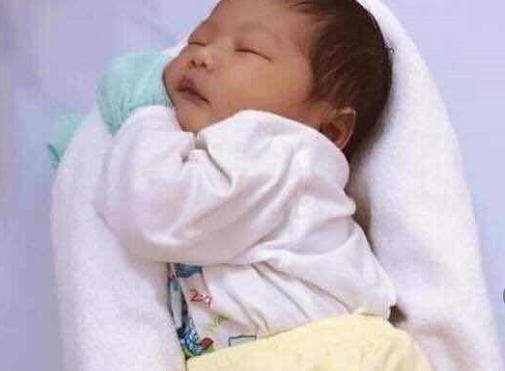 新生儿入睡比较难怎么回事,新生儿半夜怎么快速哄入睡