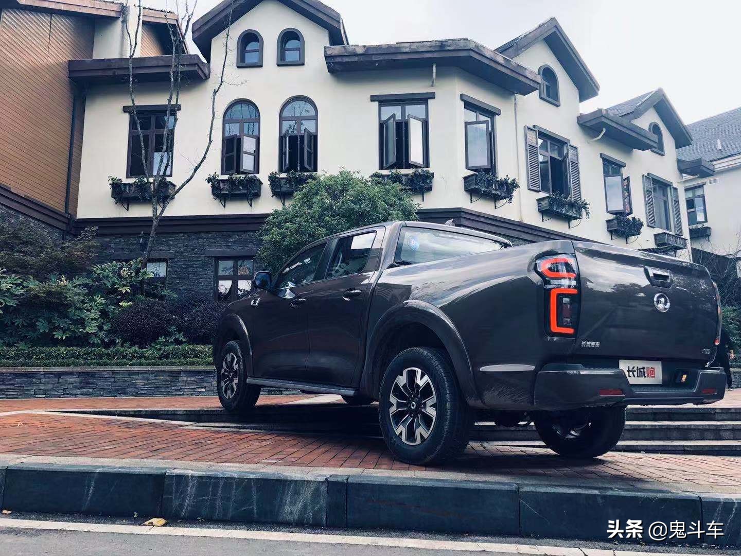 看似公交车驾似越野车长城炮深度试驾到底是好是坏