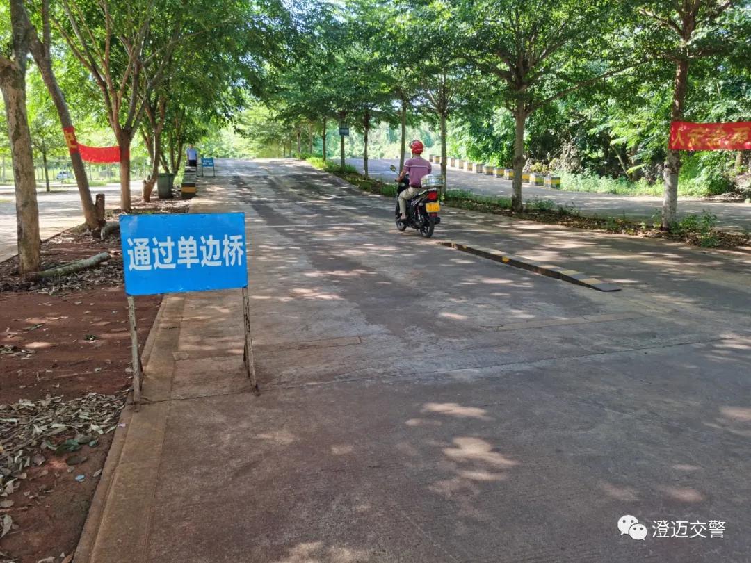 我为群众办实事交警下乡,我为群众办实事交警上门服务