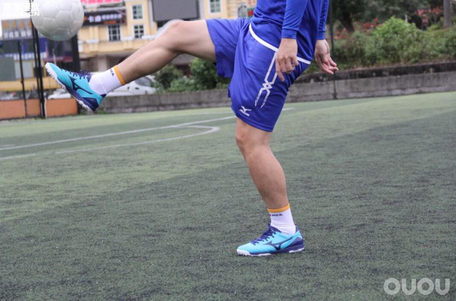 美津浓tf中端足球鞋推荐,美津浓足球鞋morelianeo3实测