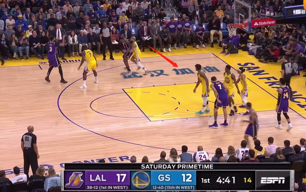 真相!勇士队地板上的“武汉加油”,是腾讯还是NBA的感人之举?