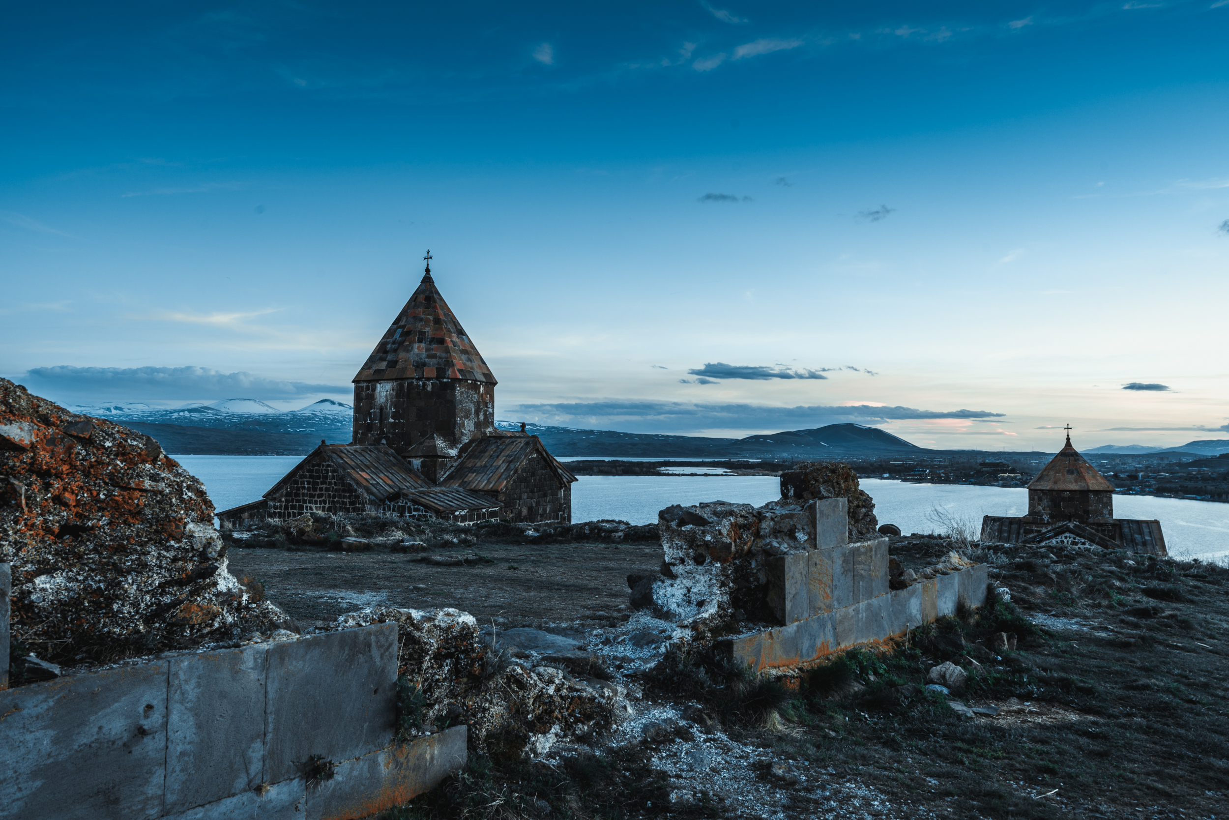 高加索的明镜，万里丝路穿过的闪亮珍珠，如今是拍照的圣地
