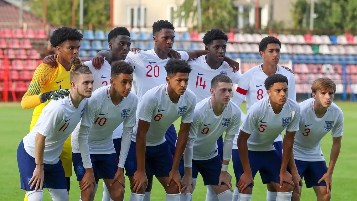 拜仁足坛十大新星之穆西亚拉,拜仁42号穆西亚拉图片