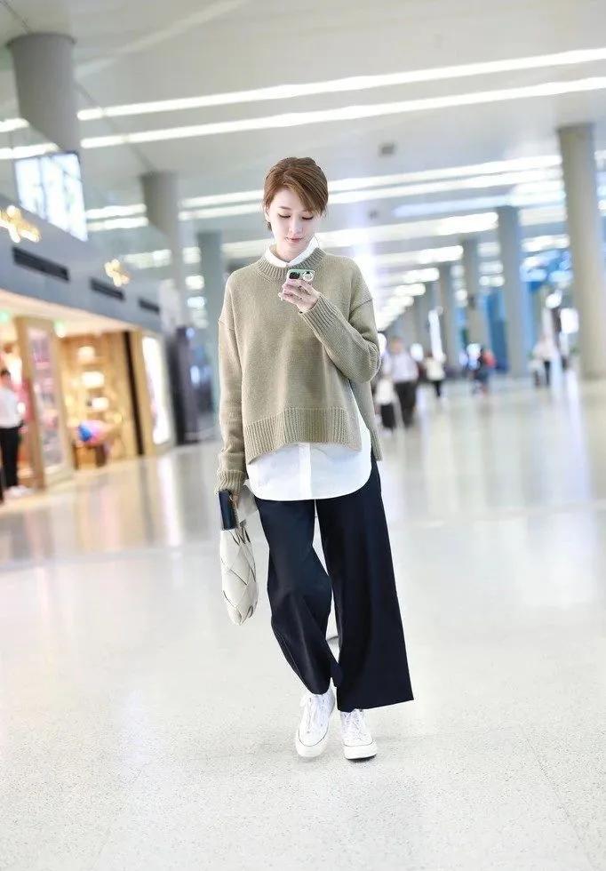 周雨彤的穿搭白衬衫,周雨彤刘雯钟楚曦