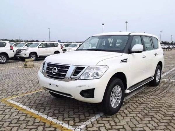 中东途乐5.6沙漠越野,霸气威武的设计新款日产途乐实车