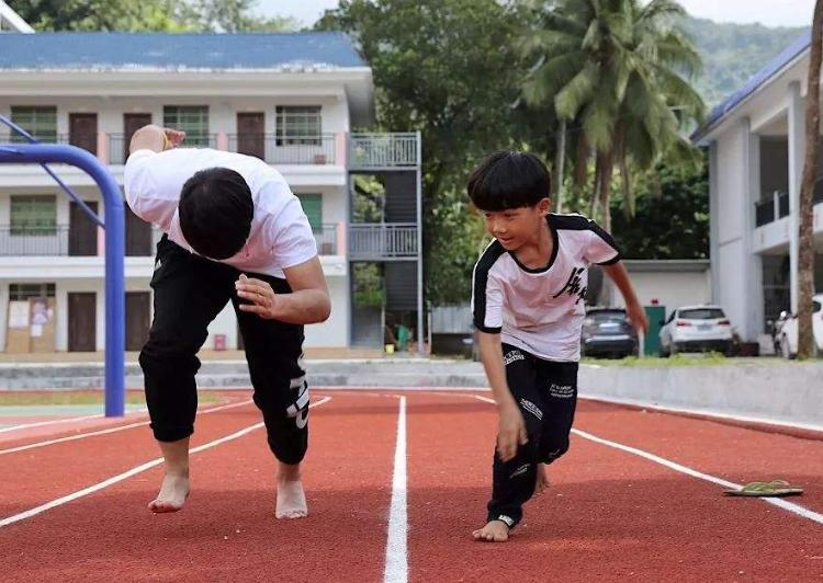 体育老师跑步有多快,体考1千米跑步的技巧