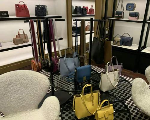 澳门和香港哪里购物更便宜,2022澳门购物攻略及必买清单