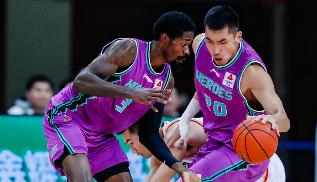 山东惊现“哈鲨”组合，内外连线合砍45分，这么打山东真有戏