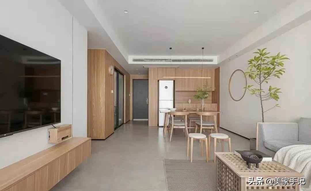 简单的白色原木色小家温馨又惬意,治愈系清新原木风的家
