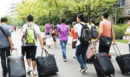 大学生寒假回家行李要带什么,大学开学住校必备清单