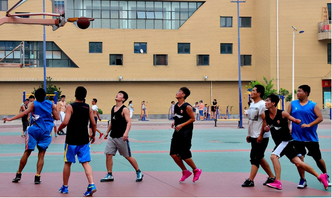 篮球技巧教学基础,新手怎么快速学会打篮球实战技巧