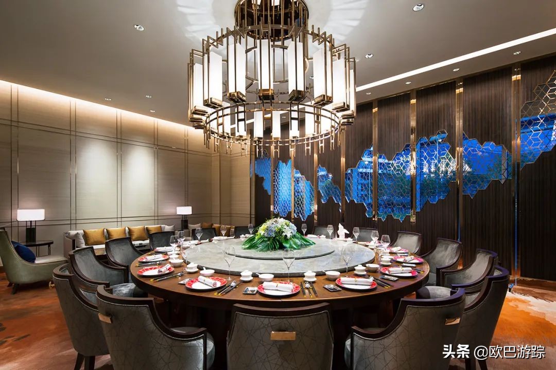 魔都四叶草洲际酒店，享缤纷自助大餐，国庆畅玩快闪啤酒节