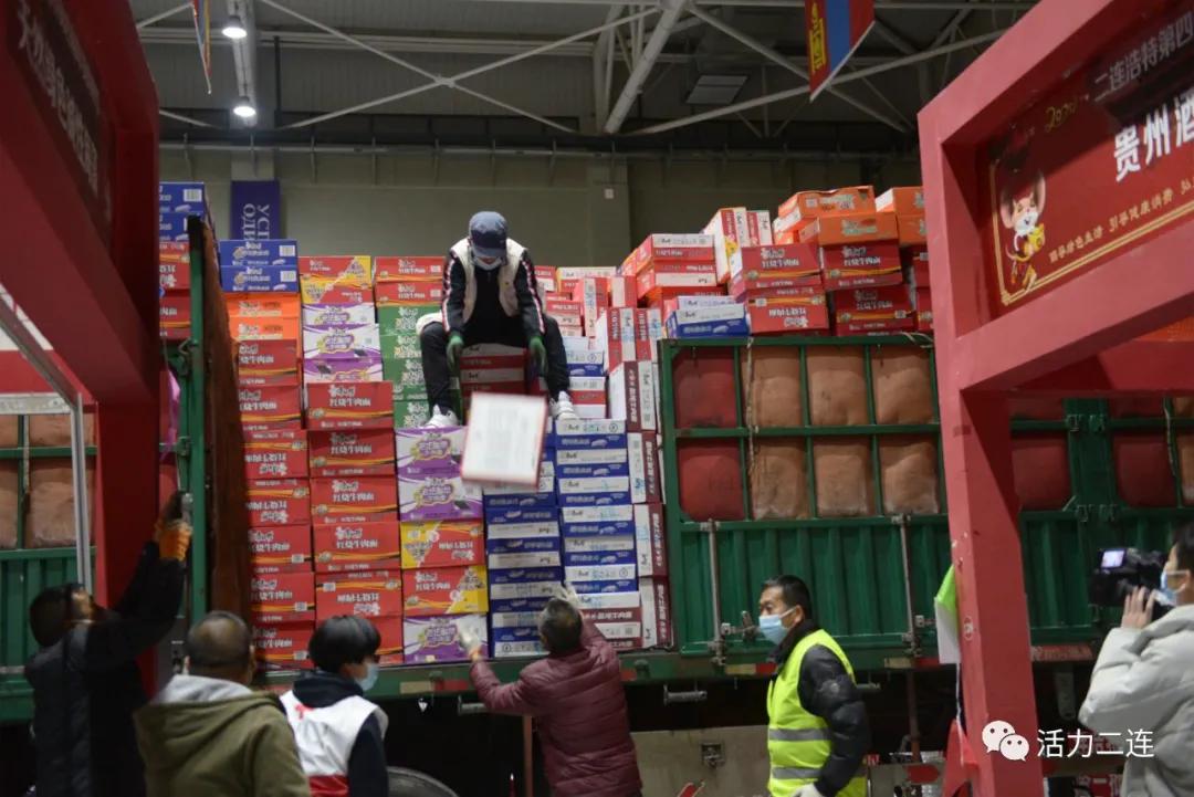 抗击疫情物资支援车队,抗击疫情爱心物资车队