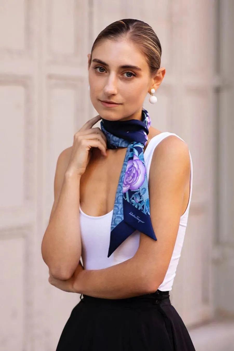 一条方丝巾怎么穿出时尚,素色丝巾的系法大全简单又好看