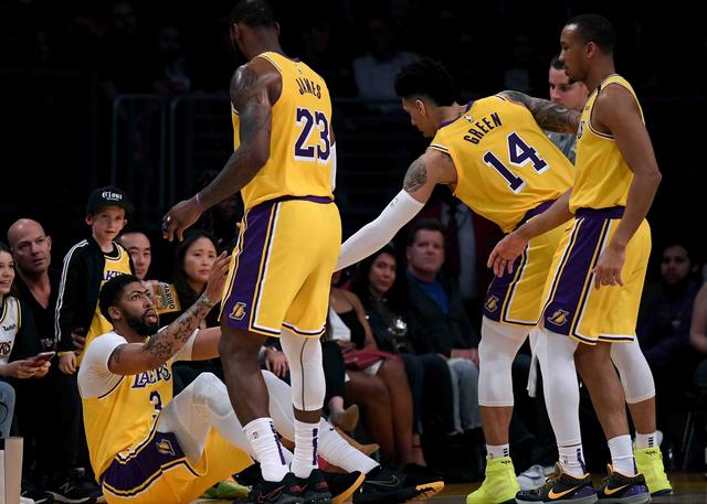 今日十大国际体坛：湖人请求高管降薪，库里发文关心武汉解封