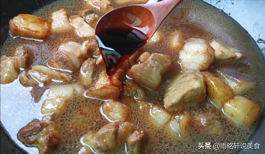红烧肉炖土豆入口即化,红烧肉炖土豆软糯不油腻