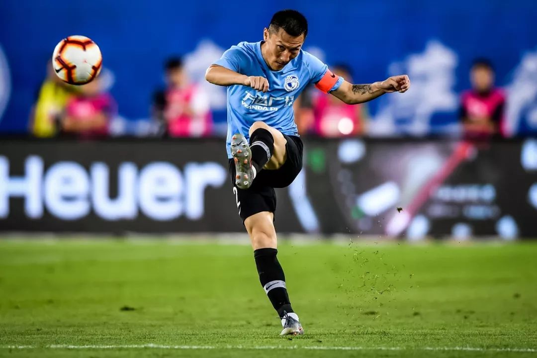 周挺踢球视频,周挺足球视频完整版