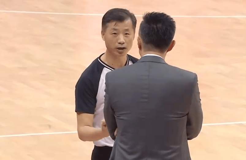 戏耍李春江的39号裁判身份揭秘！国际裁判，副教授职称，有论文