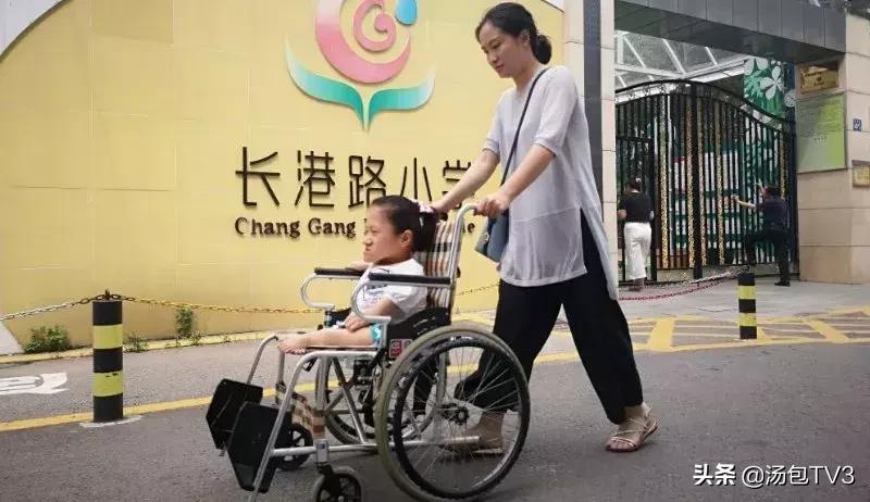 患绝症养父骑三轮为女寻亲,三轮车夫收养玻璃女孩30年