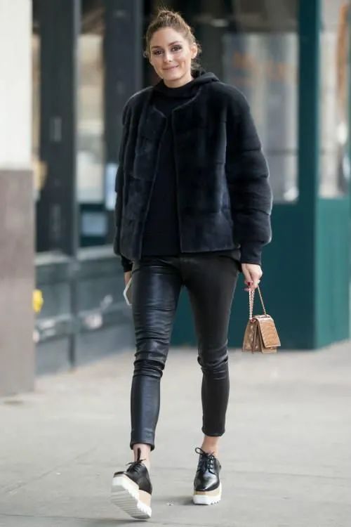 蕾哈娜菠萝纹的服装,蕾哈娜服装品牌