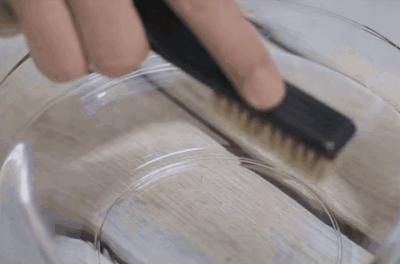 莫名想笑！白色雪地靴洗成黑鞋，店家：改色的钱我就不收了