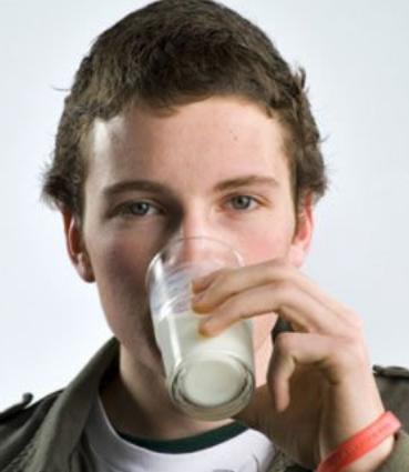 冷冻的母乳过多怎么处理不浪费,母乳分泌过多老是呛咳嗽怎么回事