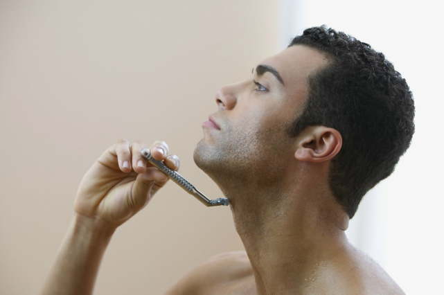 刮胡子后皮肤变化图,刚刮完胡子什么样