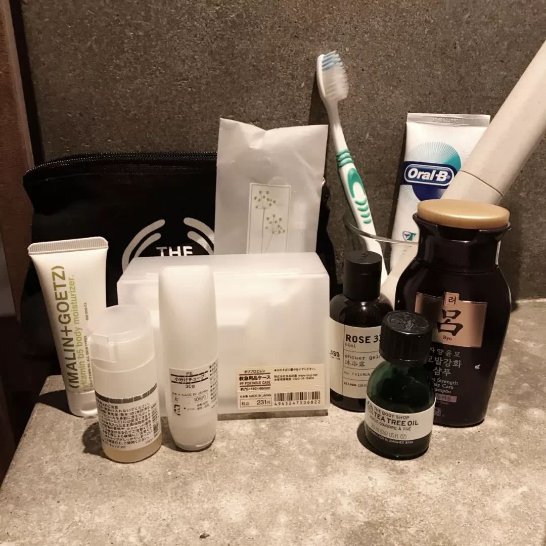 编辑部化妆包大公开,新年出行这样带就够了!