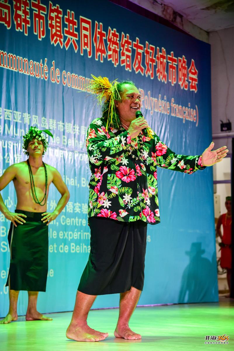 我在北海图书馆拍了一场特别的晚会，观众情不自禁跟着节奏动起来