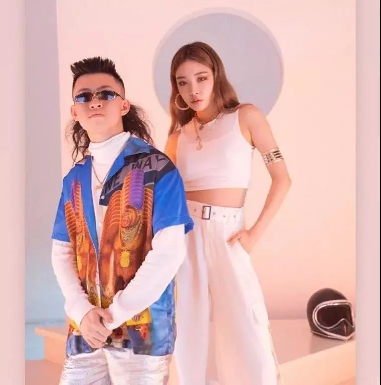 被喷整容脸，却凭实力逆袭为泫雅、宣美接班人，绝不止是穷哈