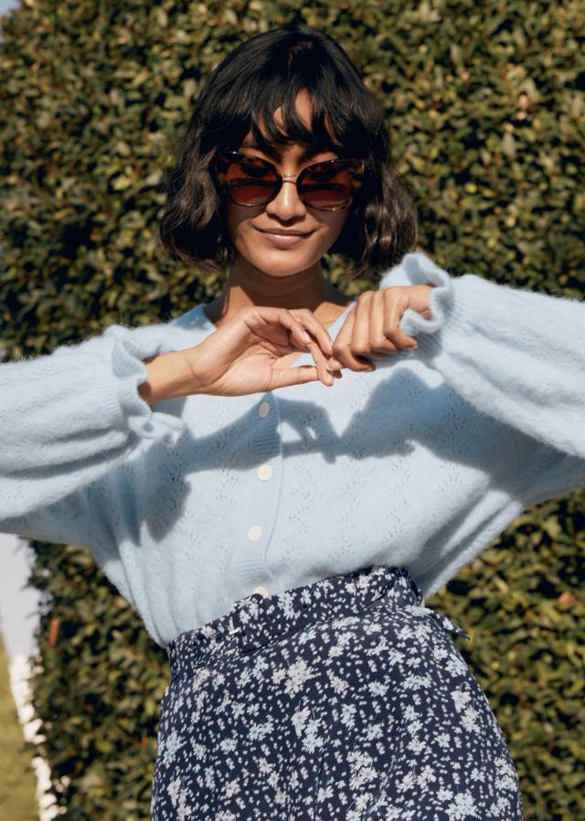 夏季针织开衫穿搭技巧视频,宽松慵懒风针织中长款开衫搭配