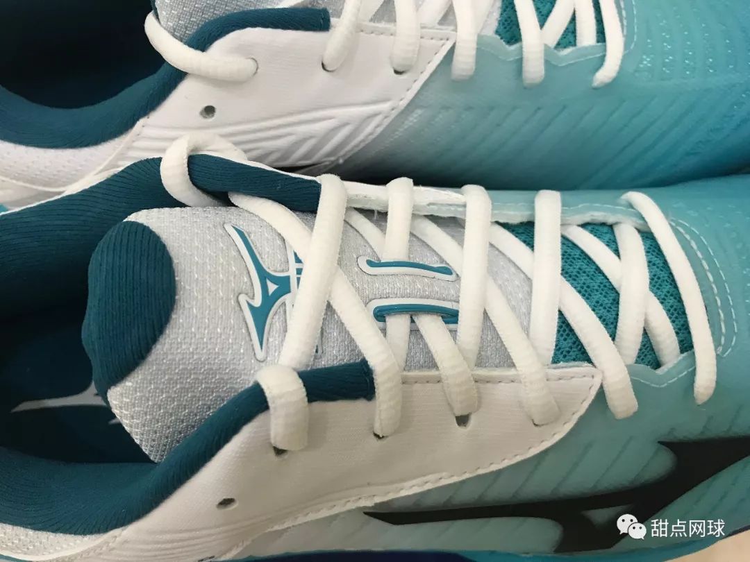 甜点君,美津浓足球鞋wave系列评测