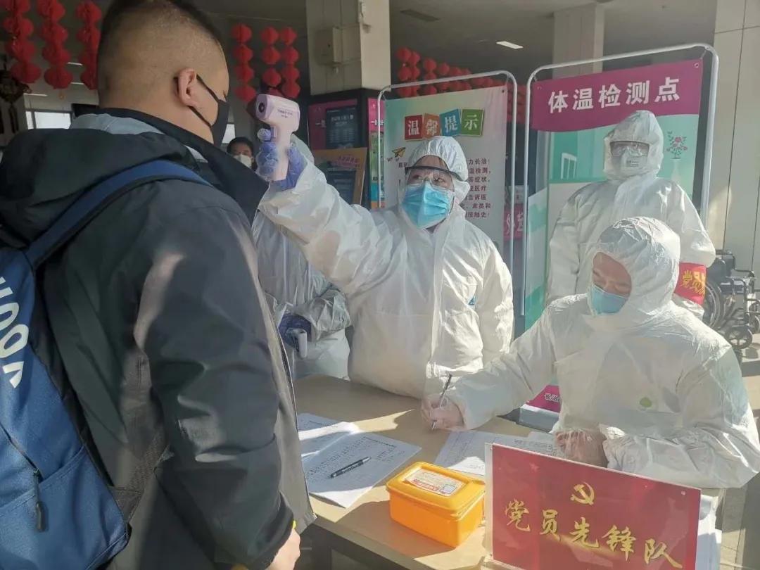 基层党组织和广大党员冲锋在前,基层党组织和一线党员