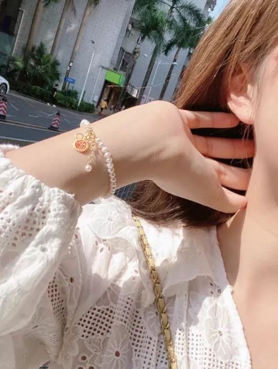 不到半天就火速售罄,才0.1秒就售罄