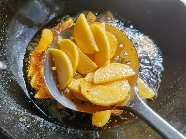 土豆和香菇做法家常菜,香菇土豆炖肉这样做全家人都爱吃