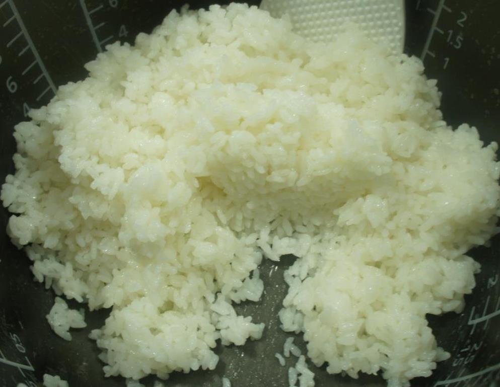 电饭锅蒸米饭粘锅技巧,电饭煲蒸米饭怎么软塌塌的