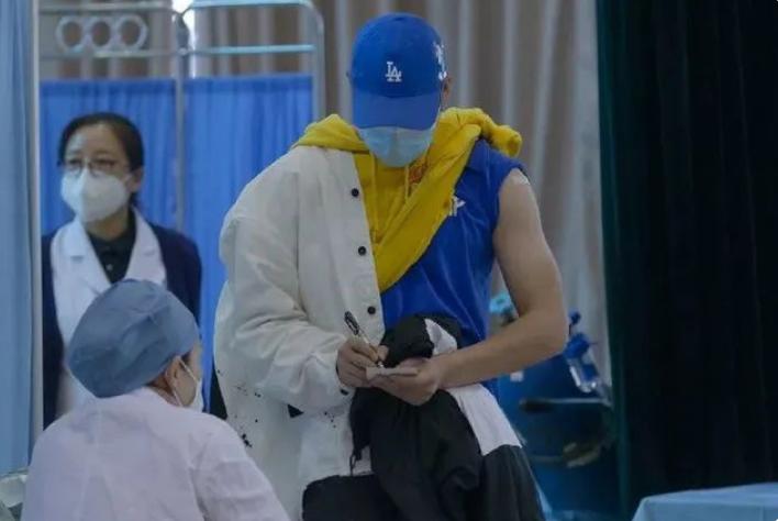 北体男大学生打疫苗,北体男生接种疫苗