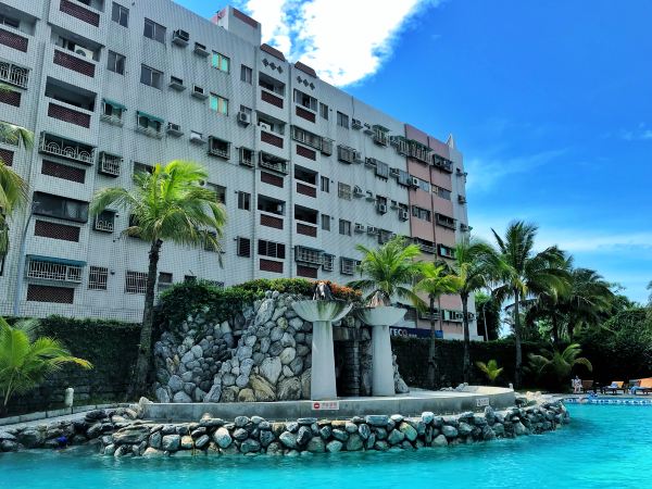 这家酒店有全台唯一「乌龙院主题房」，还能在馆内开赛车