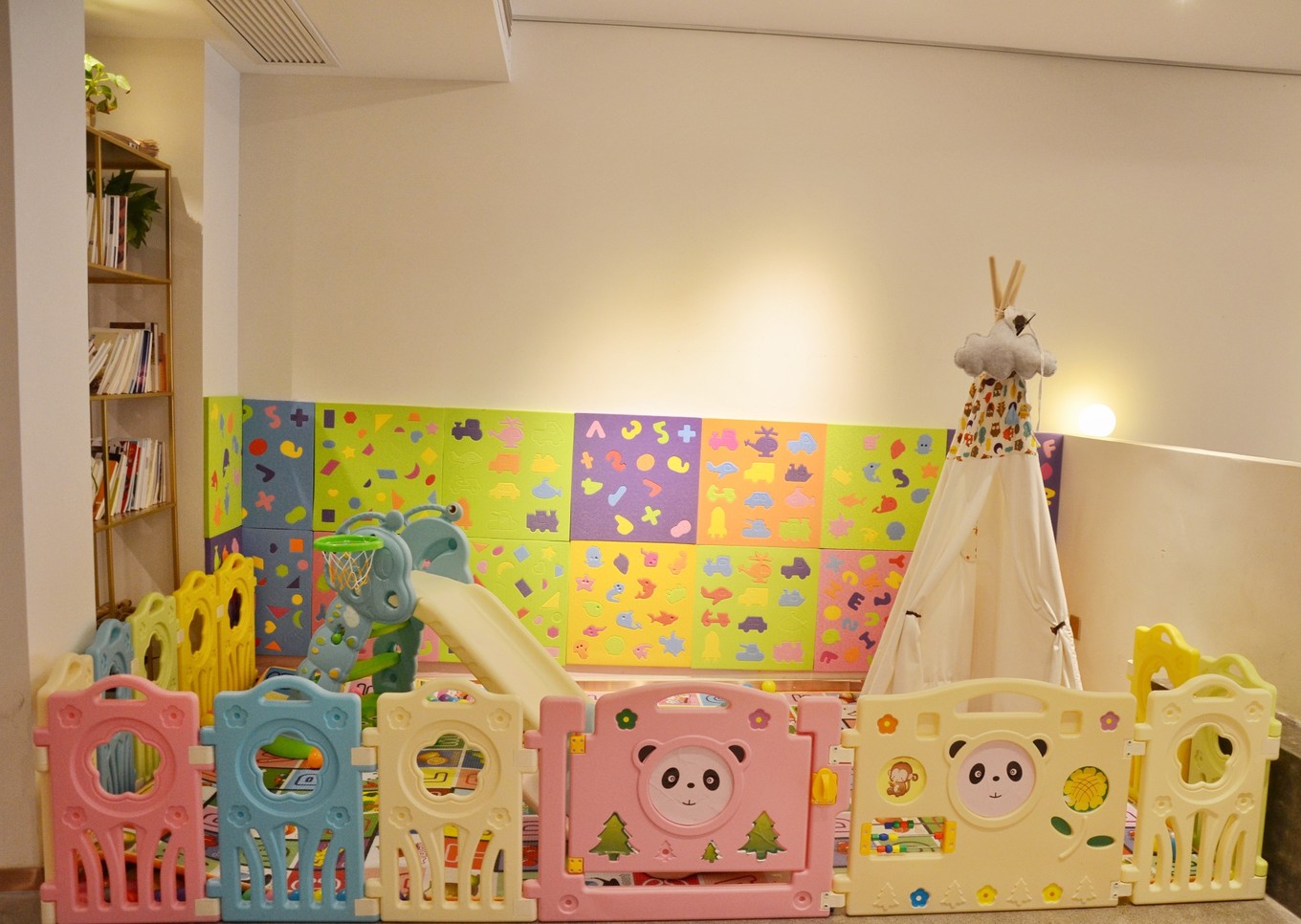 一座白楼，青山环绕，云卷雾舒～享受在莫干山野的娴静自由