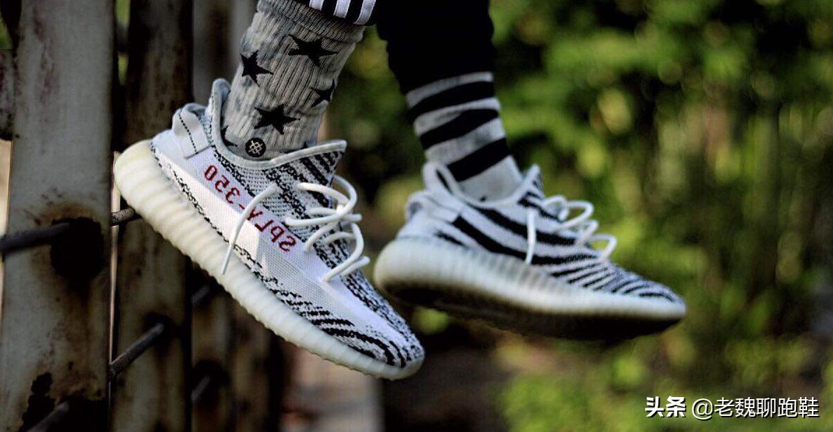 阿迪达斯三叶草好还是三道杠好,阿迪达斯羽绒服三叶草和三道杠