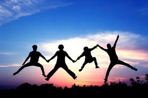 吃粽子看路人反应,吃着粽子看龙舟