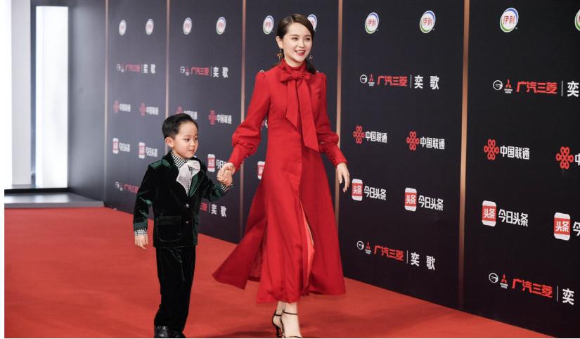 邓莎穿裙子好看吗,邓莎白色同款连衣裙