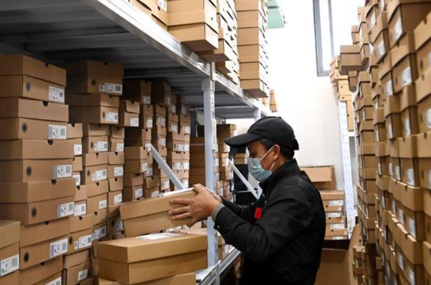 你半个朋友圈的微商，都在跪求河南这个6000人的“小破村”？