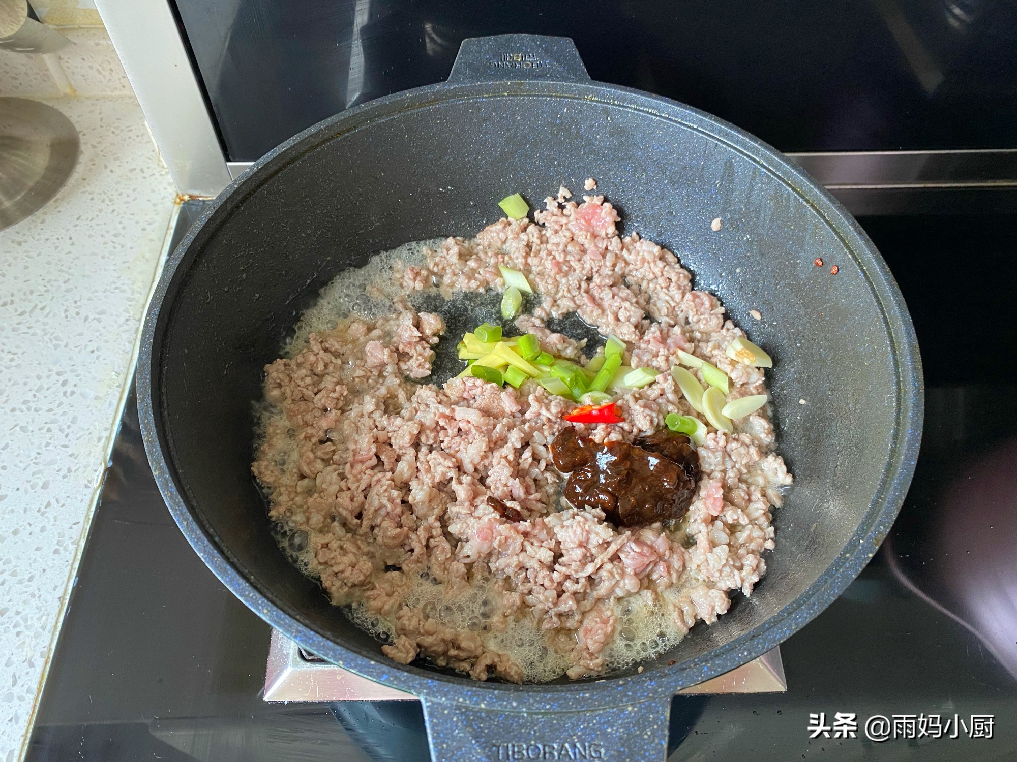 芹菜炒肉渣怎么做不出水,芹菜炒肉渣的做法步骤图