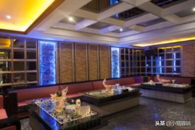 很美的天然溶洞温泉,清澈见底的自然岩洞温泉