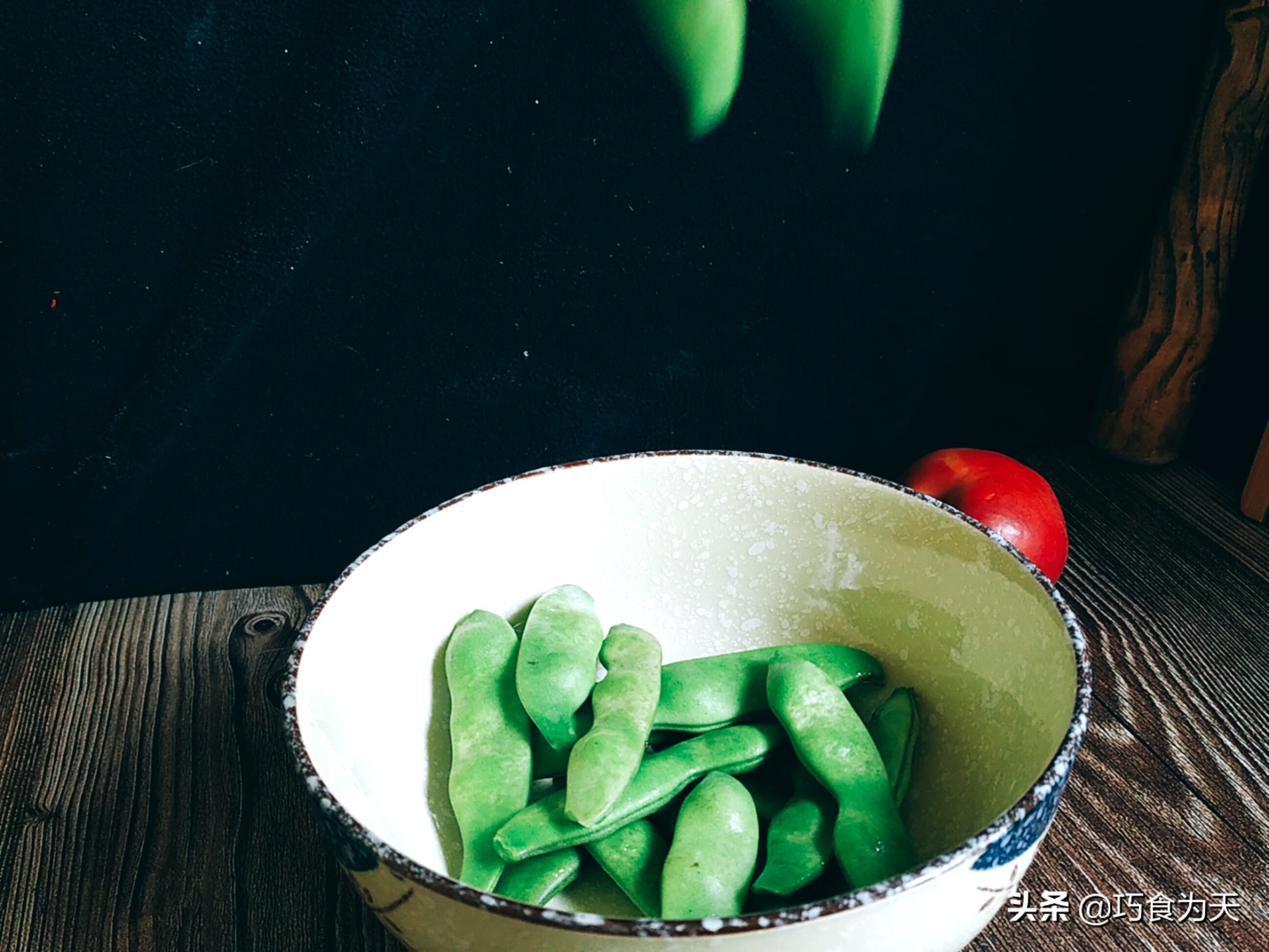 去除豆角上农药残留，大厨教你2招，豆角翠绿营养翻倍