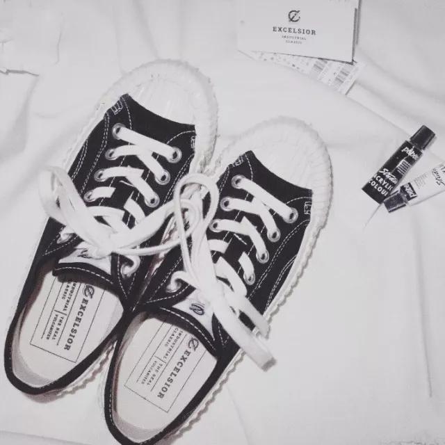 穿不了高跟鞋和硬底鞋,穿不了高跟鞋穿裙子搭配什么鞋